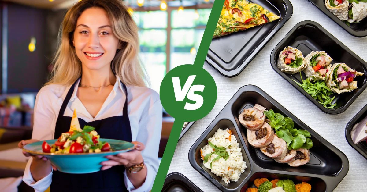 Porównanie restauracji i cateringu - kelnerka z talerzem vs pojemniki cateringowe